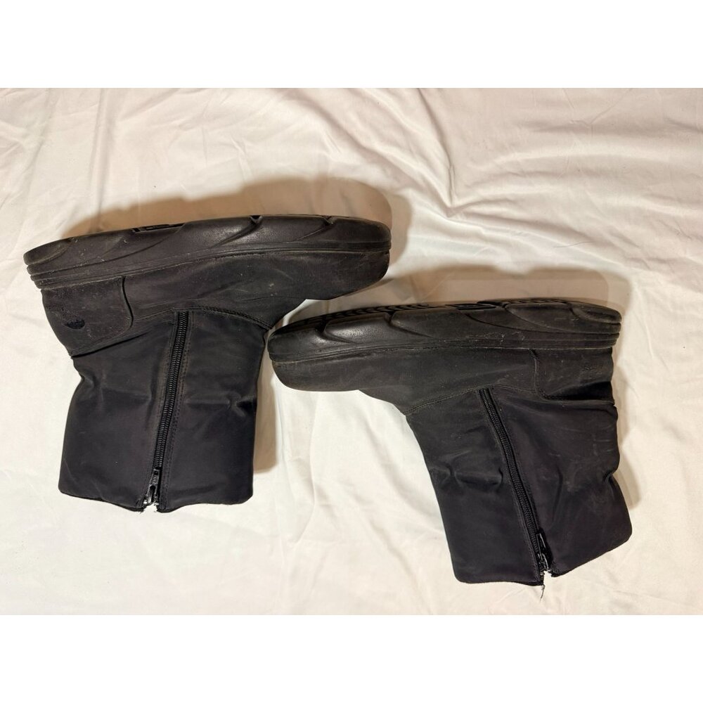 Black Winter Snow Boots With Side Zippers - Durable Soles & Flexible Uppers